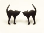 Ohrstecker Motiv Katze mit Buckel