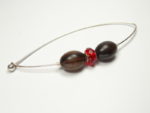 DSC08153Fibel/Jackennadel Ebenholz-olive mit rotem Glas